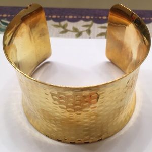 GOLD TONE BRACELET